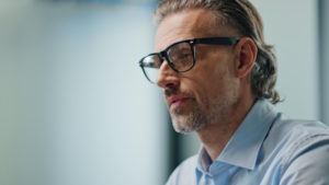 Stylowe i funkcjonalne: Markowe okulary korekcyjne dla mężczyzn